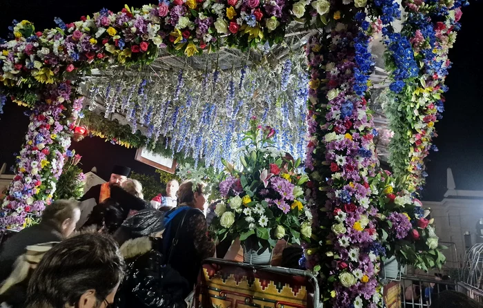 Baldachinul cu moaștele Sfintei Parascheva la Catedrala Mitropolitană de la Iași Foto Mihai Pelin
