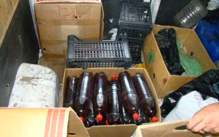 Ţigările şi alcoolul au fost confiscate. Foto: Poliţia de Frontieră