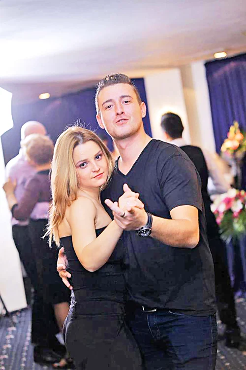 
    Solistul care a câştigat sezonul trei de la "Vocea României" şi Ioana au chefuit un weekend întreg în staţiunea MăguraFoto: Arhiva personală  