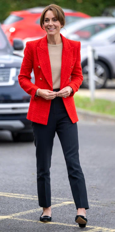 Kate Middleton, într-un sacou roșu (Foto: GettyImages)