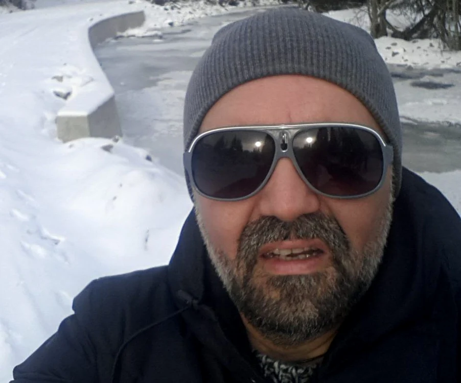 
    Daniel Iordachioae nu se desparte de ochelarii de soareFoto Arhivă Personală  