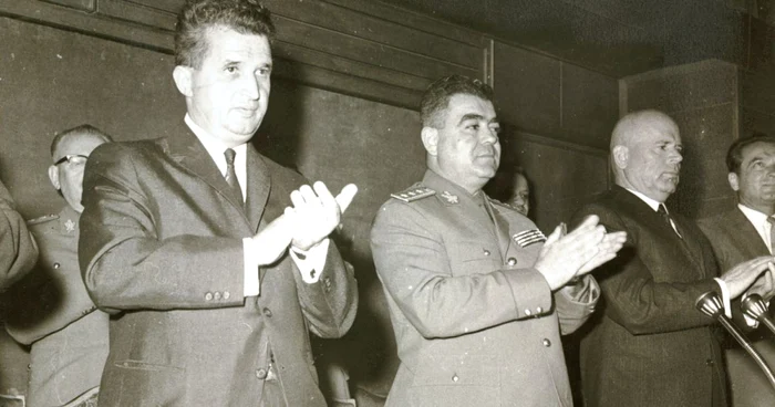 Nicolae Ceauşescu, Ion Ioniţă, Chivu Stoica (de la stânga la dreapta) la Adunarea activului de bază al Forţelor Armate (30-31 mai 1967). FOTO: Fototeca Online a Comunismului Românesc