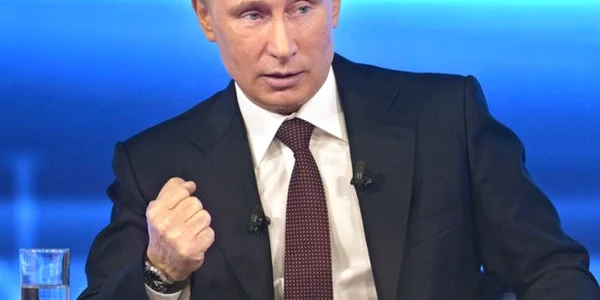 Vladimir Putin cu pumnul strans FOTO mirror.co.uk