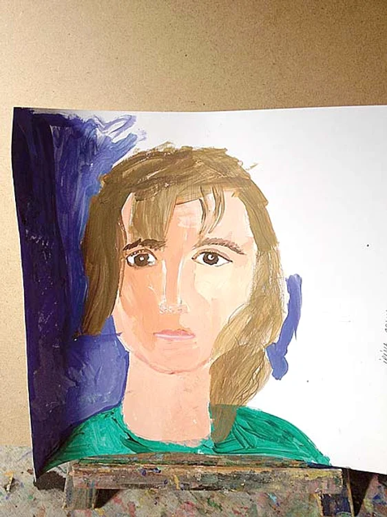 Irina a pictat aceste  autoportrete,  privindu-se în oglidă 