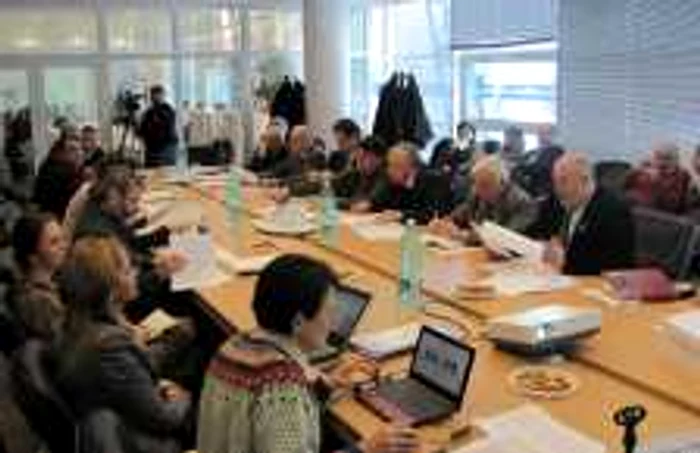 Fiecare îşi poate găsi o activitate sau o organizaţie de interes la Târgul OSC-urilor din Bălţi. FOTO Arhivă Adevărul