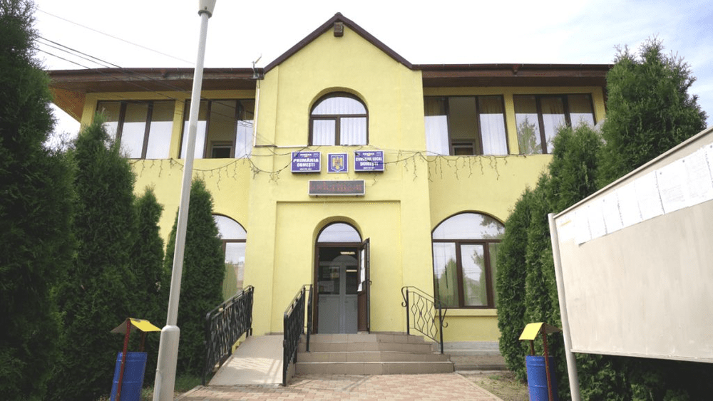 Comună din Iaşi, în faliment. Penalizată cu un milion de euro pentru că nu a depus o hârtie la timp