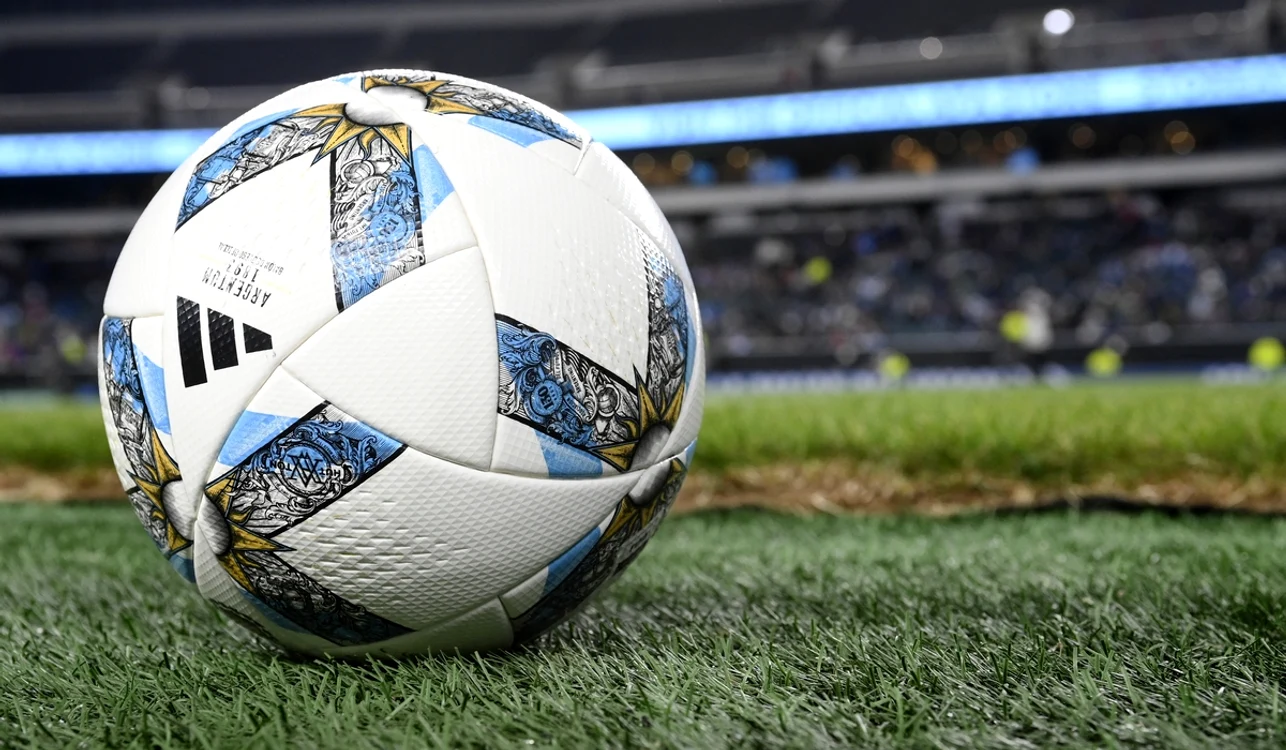 Minge fotbal (EPA) jpg