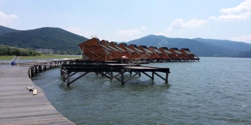 Sat lacurstru pe Dunăre FOTO radioresita.ro