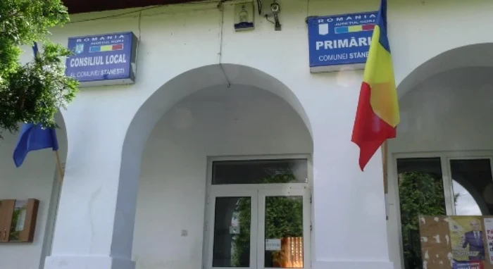 Salariaţii Primăriei comunei Stăneşti au primit în mod ilegal drepturi salariale de 200.000 de lei