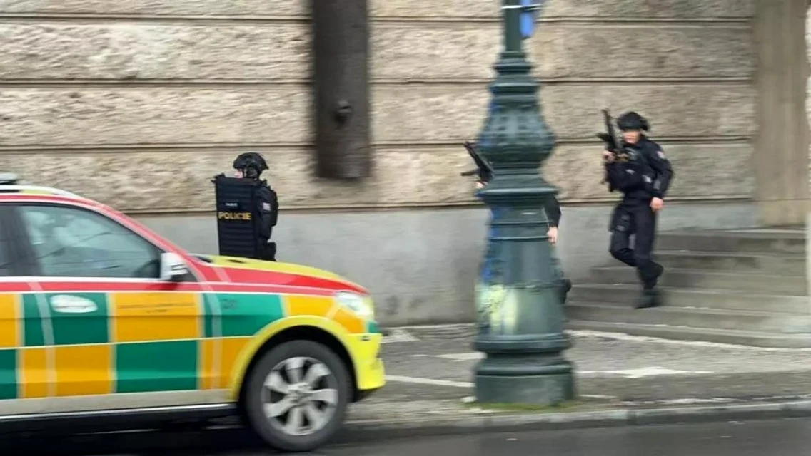 Atac armat la o universitate din Praga FOTO Prague Morning jpg