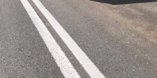 Coliziune între o dubă în care se aflau şi trei copii şi un TIR pe DN7 - E81 în Vâlcea la Bujoreni Foto Adevărul