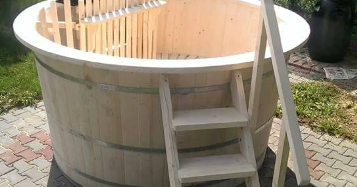 piscina ciubar lemn