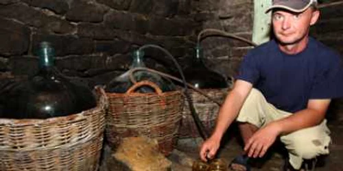 Neamţ: Pietrenii aleargă după damigene în tot oraşul