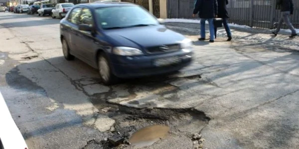 Începe inventarierea gropilor în Craiova Foto