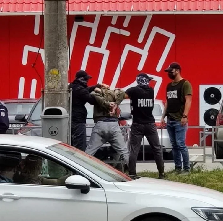 Autoturismul a fost ridicat în vederea continuării cercetării.  Foto: e-Maramureş.