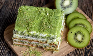 Tiramisu cu ceai matcha si kiwi  Sursa foto shutterstock 2287226011 jpg
