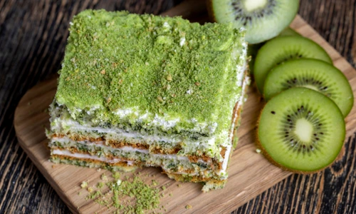 Tiramisu cu ceai matcha si kiwi  Sursa foto shutterstock 2287226011 jpg