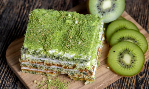 Tiramisu cu ceai matcha si kiwi  Sursa foto shutterstock 2287226011 jpg