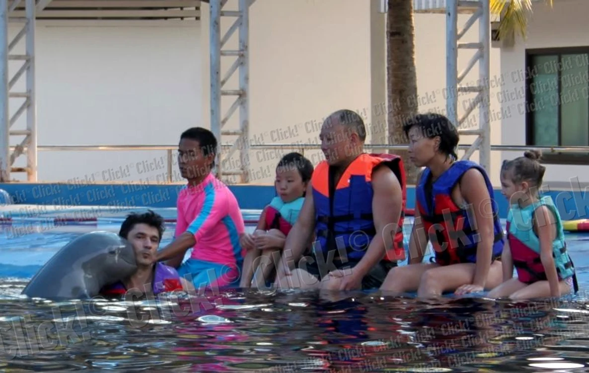 Ana, fetiţa lui Luis Lazarus, a fost vedeta trio-ului în vacanţa din Thailanda. (Foto: arhiva personală)