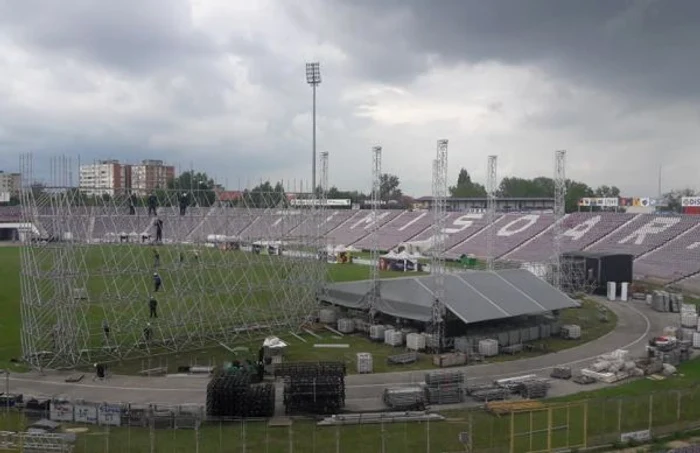 Pregătire stadion Diskioteka FOTO Both