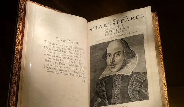 Volumul First Folio, la Folger Shakespeare Library, Washington DC, SUA