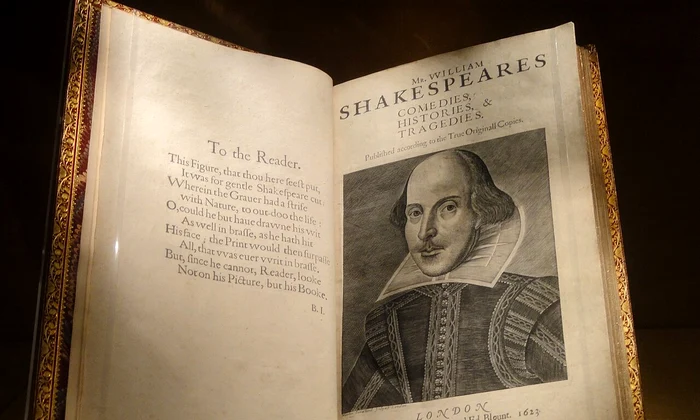 Volumul First Folio, la Folger Shakespeare Library, Washington DC, SUA