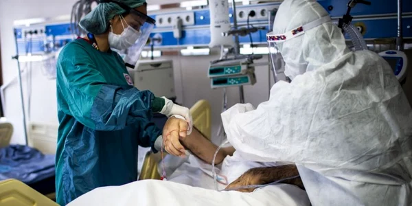 Medici pacient coronavirus COVID 19 pandemie spital terapie intensivă FOTO Mediafax