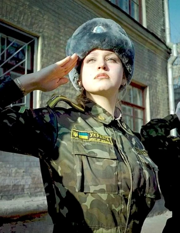 Cele mai frumoase femei soldat din lume - Ucraina are multe frumuseţi în armată