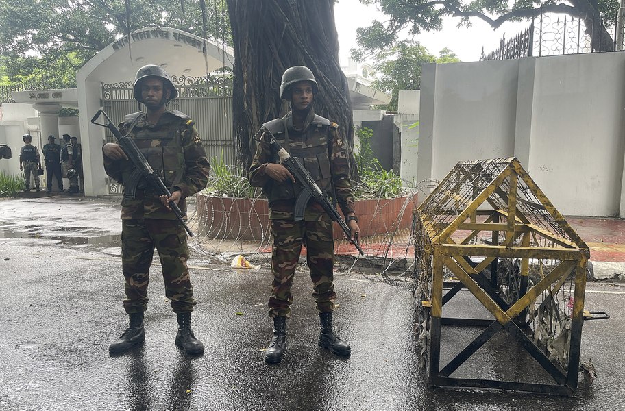 Lovitură de stat în Bangladesh. Premierul a fugit din țară. Armata anunță un guvern provizoriu VIDEO