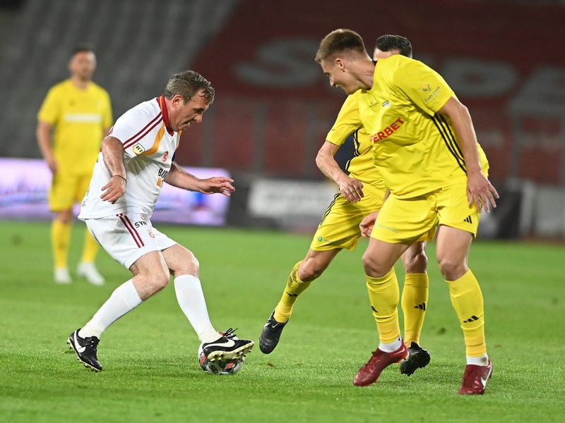 Recital de 8 goluri în România All Stars - Galatasaray Legends. La pauză România conducea cu 3-1