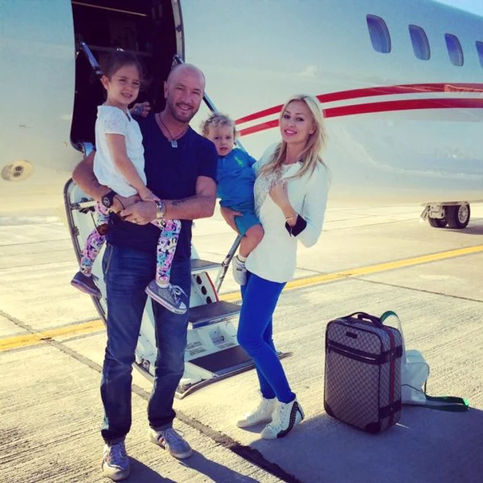 Familia Zenga circula numai cu avionul privat