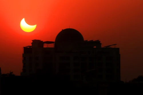 Eclipsă parțială de soare, Jaipur, India. FOTO Profimedia