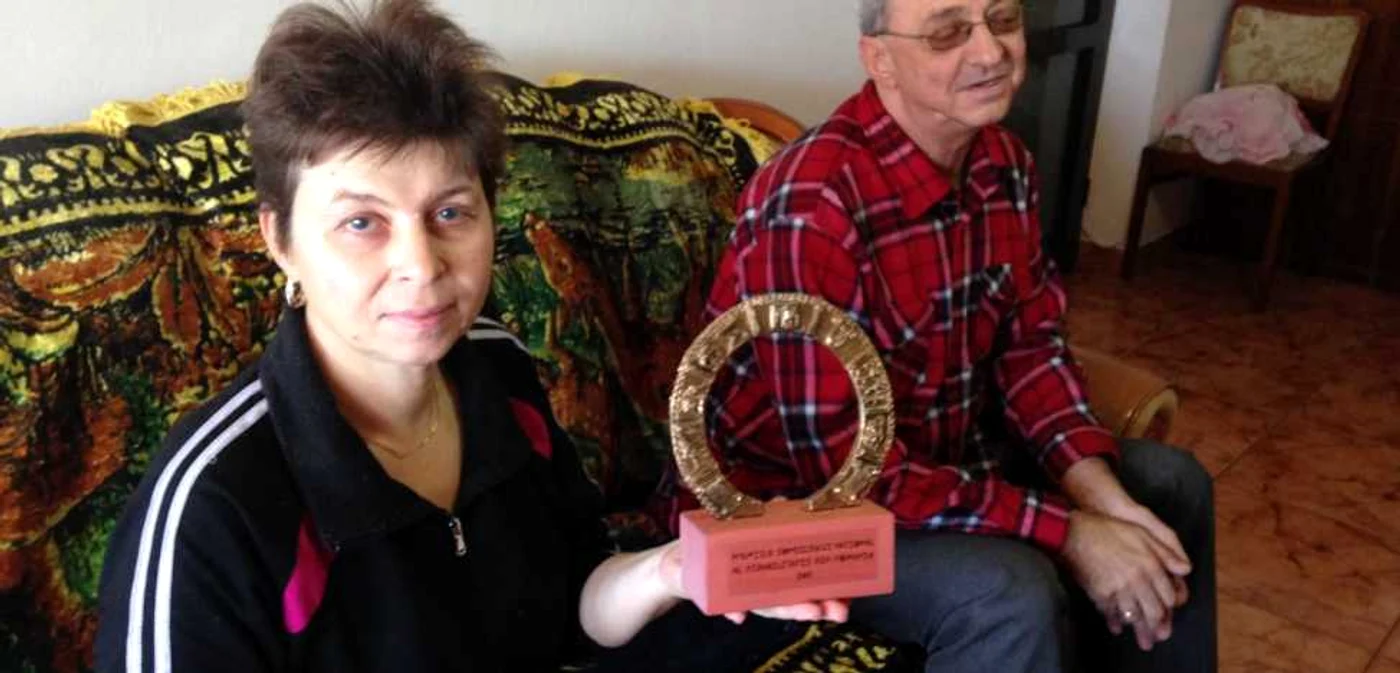 Liliana şi Jean Bratosin sunt membri ai Asociaţiei Nevăzătorilor Filiala Brăila. Cei doi joacă în Trupa de teatru „Optimiştii“, singura trupă de nevăzători din România FOTO: Alina Tatu