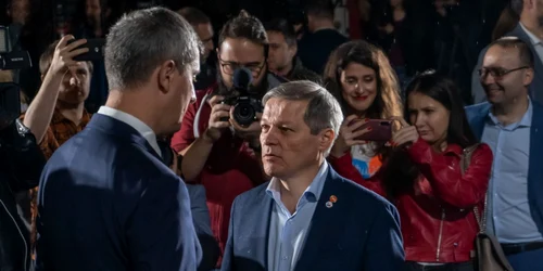 Dan Barna si Dacian Ciolos  Inquam Photos/Lavinia Cioaca