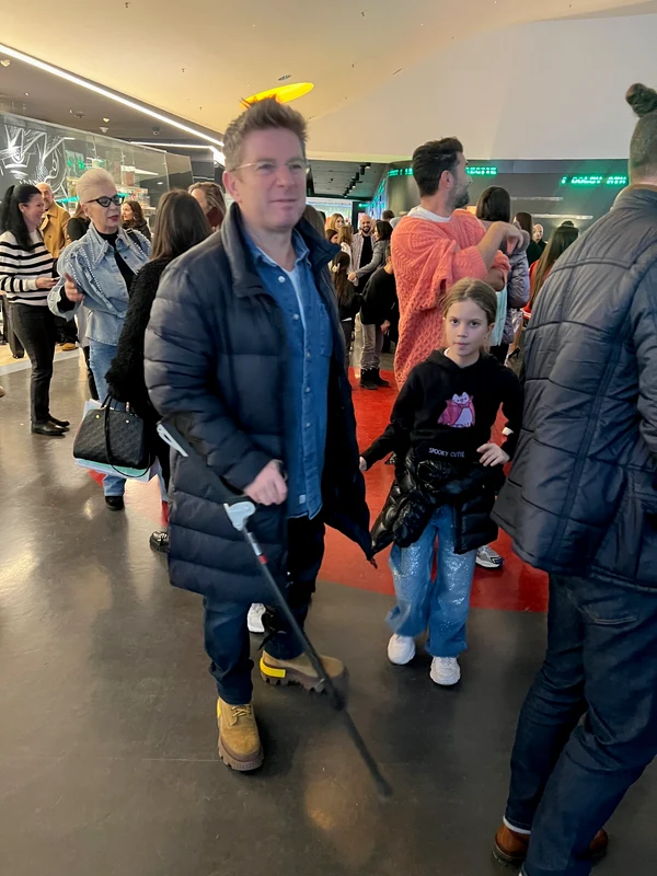 Reporterii Click! l-au întâlnit aseară pe actor la o proiecție privată, între prieteni și colaboratori, a filmului Tati Part-Time