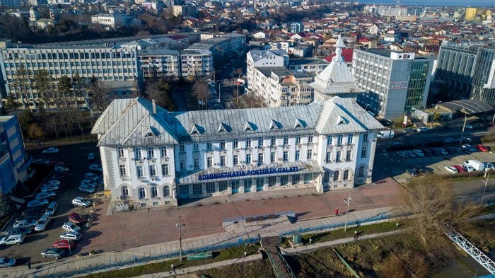 Clădirea se află în portul Galați, la malul Dunării FOTO: APDM/Facebook