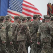 Ceremonia de transfer de autoritate între militarii detașamentului de luptă al Brigăzii 2 „Strike” și cei ai detașamentului din cadrul Brigăzii 1 „Bastogne”, ambele din cadrul Diviziei 101 Aeropurtate (Asalt aerian) a Armatei SUA și un exercițiu demo