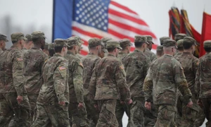 Ceremonia de transfer de autoritate între militarii detașamentului de luptă al Brigăzii 2 „Strike” și cei ai detașamentului din cadrul Brigăzii 1 „Bastogne”, ambele din cadrul Diviziei 101 Aeropurtate (Asalt aerian) a Armatei SUA și un exercițiu demo