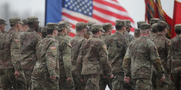 Ceremonia de transfer de autoritate între militarii detașamentului de luptă al Brigăzii 2 „Strike” și cei ai detașamentului din cadrul Brigăzii 1 „Bastogne”, ambele din cadrul Diviziei 101 Aeropurtate (Asalt aerian) a Armatei SUA și un exercițiu demo