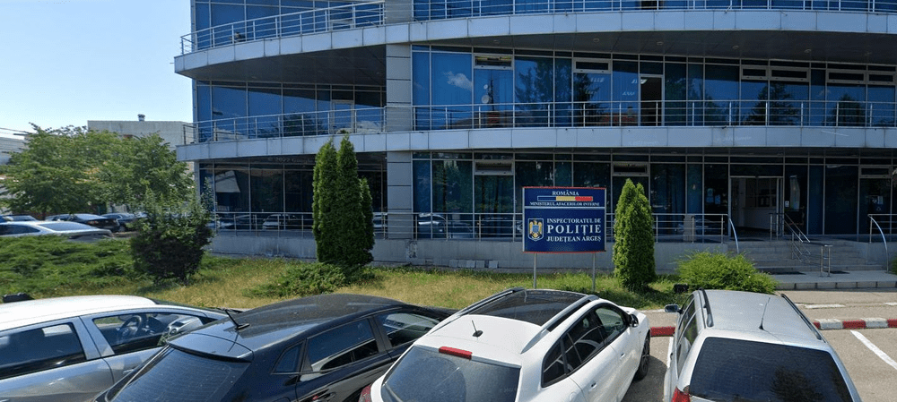 Megaescrocherie imobiliară: un dezvoltator imobiliar vindea vile ipotecate