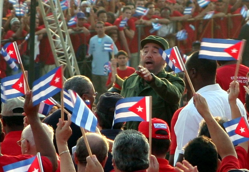 c-nd-fidel-castro-se-bate-pe-um-r-cu-jurnali-tii-cubanezi-de-i-e-el-comandante-en-jefe