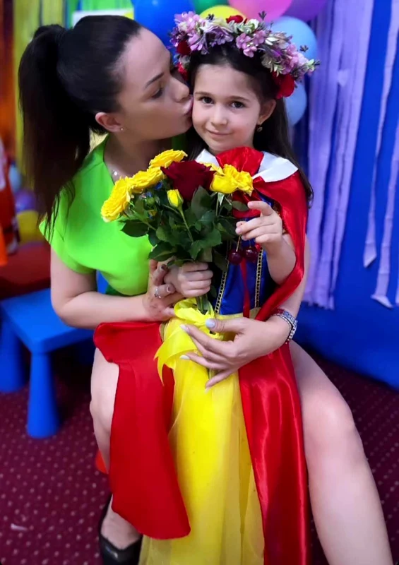 Deea Maxer și fetița sa, Maysa. Sursă: Instagram