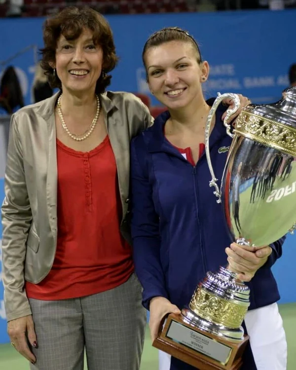 Halep - Facebook