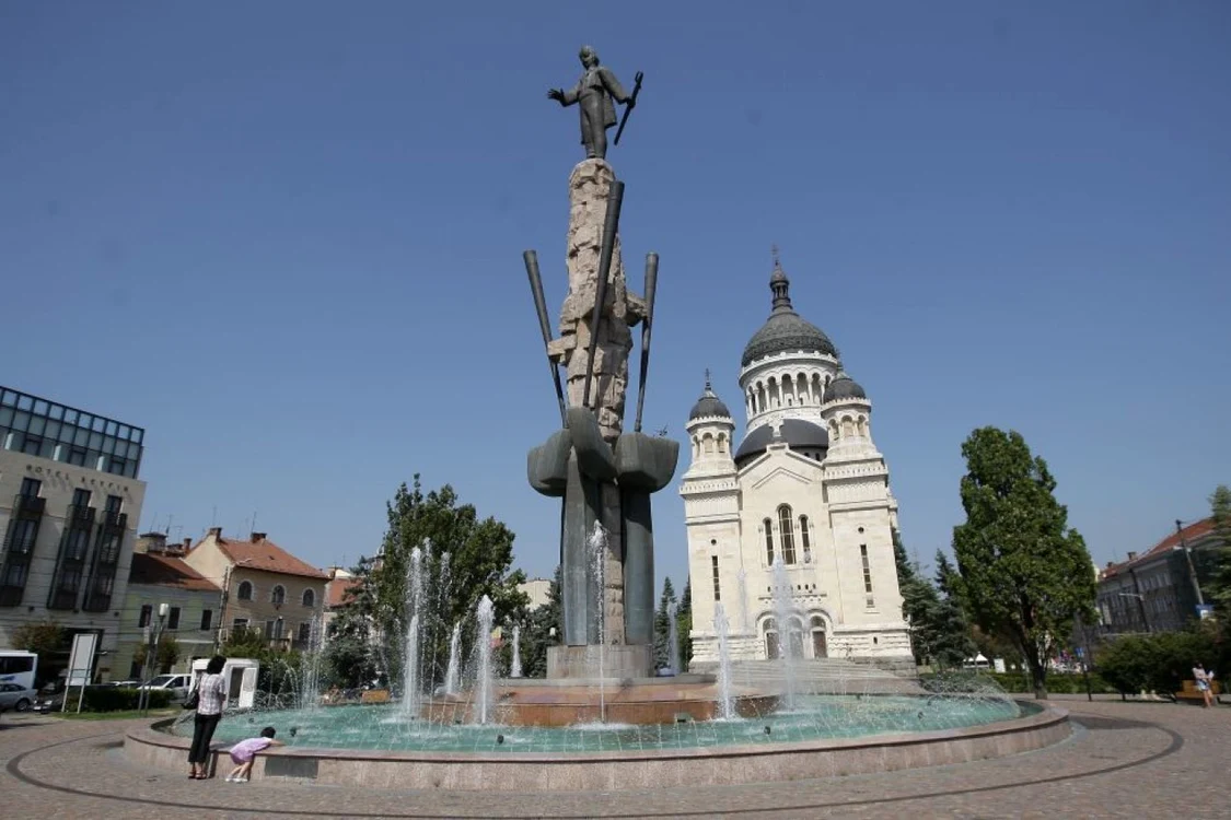 Statuia lui Avram Iancu din piaţa cu acelaşi nume din Cluj-Napoca FOTO: Adevărul
