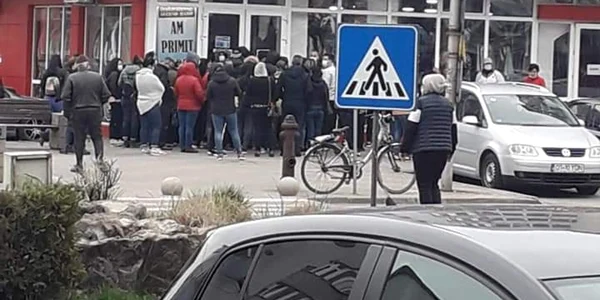 coadă la sh slatina - foto facebook/slatina