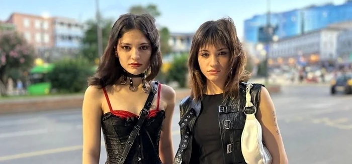 Gemene separate și vândute la naştere, reunite după 19 ani / foto: Captură BBC