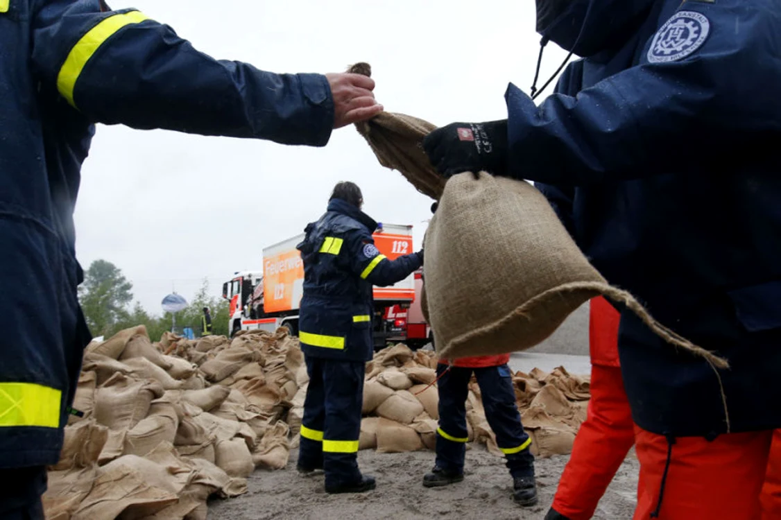 Autorităţile din Ungaria pregătesc 4 milioane de saci cu pământ, pentru apărarea malurilor