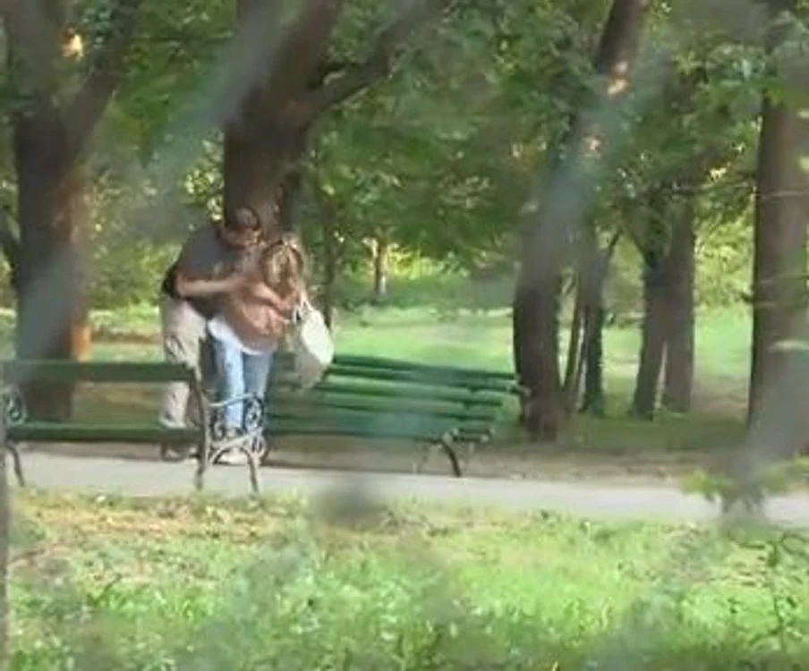 
    O femeie însărcinată, agreasată în public, lasă indiferenţi mulţi trecătoriCaptură Youtube  