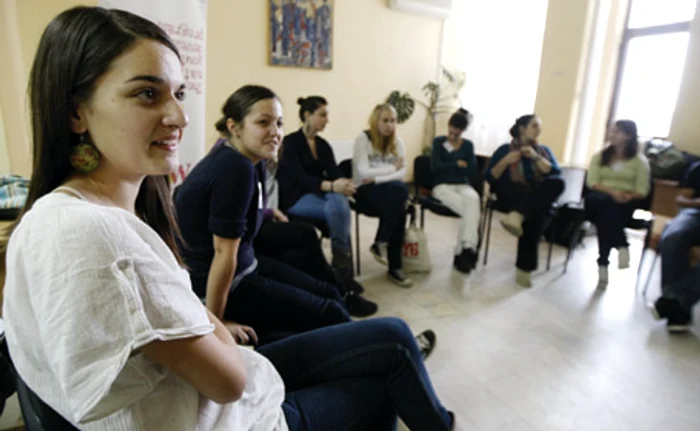 Alina Drăgănescu, de 17 ani, este încântată că poate comunica mai mult în limba engleză