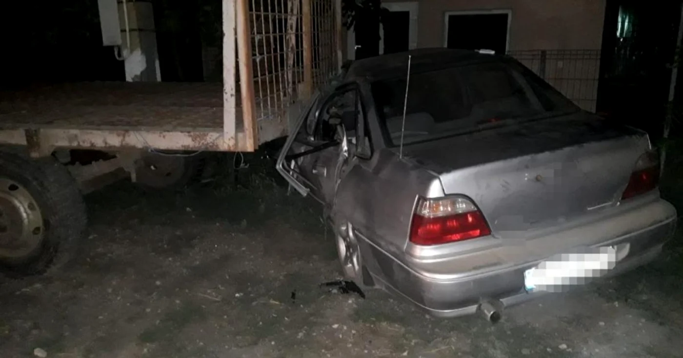 Bărbatul a intrat cu maşina într-o remorcă staţionată FOTO IPJ Ialomiţa